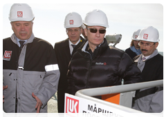 During a visit to Astrakhan, Prime Minister Vladimir Putin officially launched oil production at a fixed LUKoil platform in the Caspian Sea|28 april, 2010|19:55