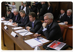 Officials at a meeting to discuss the development of oil and gas fields in the Russian sector of the Caspian Sea|28 april, 2010|20:17