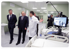 Prime Minister Vladimir Putin visiting the new surgical building at the Alexandro-Mariinskaya regional hospital in Astrakhan|28 april, 2010|22:20