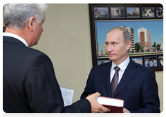 Prime Minister Vladimir Putin visiting the new surgical building at the Alexandro-Mariinskaya regional hospital in Astrakhan|28 april, 2010|22:20