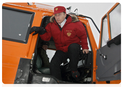 Vladimir Putin visiting the Severnaya Bay to learn about one of the Arctic’s major problems: environmental pollution|29 april, 2010|10:21