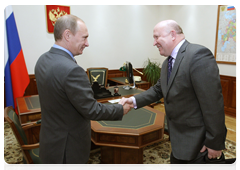 Prime Minister Vladimir Putin meeting with Valery Shantsev, governor of the Nizhny Novgorod Region|29 april, 2010|16:59