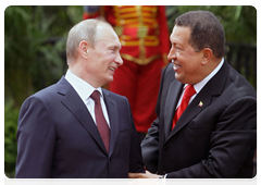 Prime Minister Vladimir Putin at the official welcome ceremony with Venezuelan President Hugo Chavez|2 april, 2010|00:12