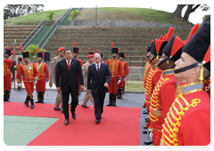 Prime Minister Vladimir Putin at the official welcome ceremony with Venezuelan President Hugo Chavez|2 april, 2010|00:12