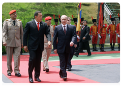 Prime Minister Vladimir Putin at the official welcome ceremony with Venezuelan President Hugo Chavez|2 april, 2010|00:12