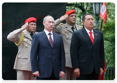 Prime Minister Vladimir Putin at the official welcome ceremony with Venezuelan President Hugo Chavez|2 april, 2010|00:12