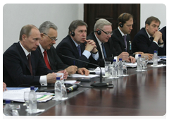 Prime Minister Vladimir Putin holding negotiations with Venezuelan President Hugo Chavez in extended format|2 april, 2010|00:48