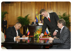 Signing bilateral agreements following Russian-Venezuelan talks|2 april, 2010|07:26