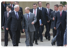 Prime Minister Vladimir Putin and Ukrainian Prime Minister Mykola Azarov after their joint news conference to summarise the results of a meeting of the Committee for Economic Cooperation|30 april, 2010|20:10