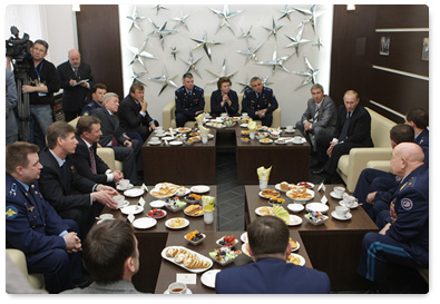 Prime Minister Vladimir Putin meets with cosmonauts in Star City