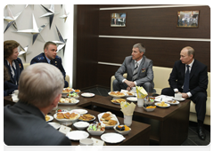 Prime Minister Vladimir Putin meeting with cosmonauts in Star City|6 april, 2010|18:19