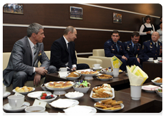 Prime Minister Vladimir Putin meeting with cosmonauts in Star City|6 april, 2010|18:19