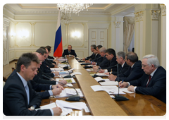 Prime Minister Vladimir Putin chairing a meeting on map support for GLONASS|6 april, 2010|20:23