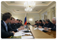 Prime Minister Vladimir Putin chairing a meeting on map support for GLONASS|6 april, 2010|20:23