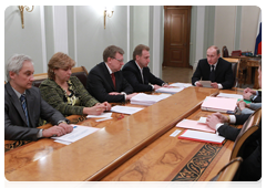 Prime Minister Vladimir Putin at a meeting to discuss the government’s long-term targeted programmes|6 april, 2010|21:55