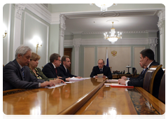 Prime Minister Vladimir Putin at a meeting to discuss the government’s long-term targeted programmes|6 april, 2010|22:15