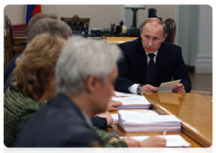 Prime Minister Vladimir Putin at a meeting to discuss the government’s long-term targeted programmes|6 april, 2010|22:18