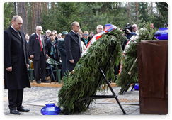 Prime Minister Vladimir Putin and Polish Prime Minister Donald Tusk visit Katyn memorial complex