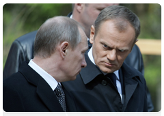 Prime Minister Vladimir Putin and Polish Prime Minister Donald Tusk visiting the Polish section of the Katyn memorial complex|7 april, 2010|17:51