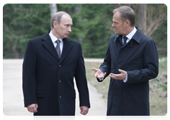 Prime Minister Vladimir Putin and Polish Prime Minister Donald Tusk visiting the Russian section of the Katyn memorial complex|7 april, 2010|18:15