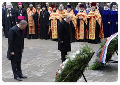 Prime Minister Vladimir Putin and Polish Prime Minister Donald Tusk visiting the Russian section of the Katyn memorial complex|7 april, 2010|18:15