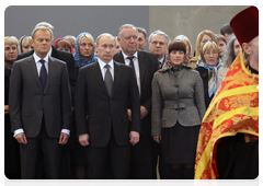 Prime Minister Vladimir Putin and Polish Prime Minister Donald Tusk at the cornerstone dedication ceremony for the Church of the Resurrection of Christ|7 april, 2010|19:46