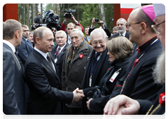 Prime Minister Vladimir Putin and Polish Prime Minister Donald Tusk at the cornerstone dedication ceremony for the Church of the Resurrection of Christ|7 april, 2010|19:46