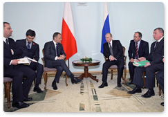 Prime Minister Vladimir Putin has a conversation with Polish Prime Minister Donald Tusk