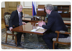 Prime Minister Vladimir Putin during a meeting with Smolensk Region Governor Sergei Antufyev|7 april, 2010|22:35