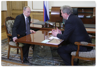 Prime Minister Vladimir Putin meets with Smolensk Region Governor Sergei Antufyev