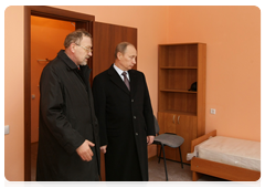 Prime Minister Vladimir Putin inspects construction of a hostel in Novosibirsk’s Akademgorodok during his visit to the Siberian Federal District|8 april, 2010|14:59