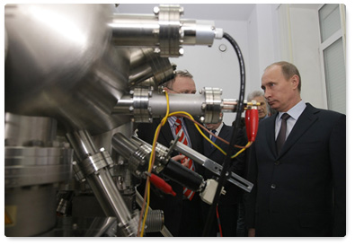 Prime Minister Vladimir Putin tours Novosibirsk State University’s research and education centre Nanosystems and Modern Materials as well as the Centre for Encouraging Young People’s Creative Work in the High-Tech Sphere