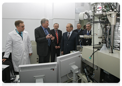 Prime Minister Vladimir Putin touring Novosibirsk State University’s research and education centre Nanosystems and Modern Materials|8 april, 2010|15:26