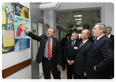 Prime Minister Vladimir Putin touring Novosibirsk State University’s research and education centre Nanosystems and Modern Materials|8 april, 2010|15:27