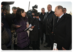 During his working trip to the Siberian Federal District, Prime Minister Vladimir Putin visits a car dealership participating in the car trade-in programme|8 april, 2010|18:59