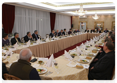 Prime Minister Vladimir Putin at a meeting with the leaders of regions in the Siberian Federal District, the speakers of regional legislatures and members of the regional political council of the United Russia Party|8 april, 2010|20:41