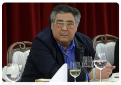 Governor of the Kemerovo Region Aman Tuleyev at Prime Minister Vladimir Putin’s meeting with the leaders of the regions in the Siberian Federal District and members of the United Russia party’s regional political council|8 april, 2010|21:01