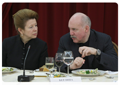 Governor of the Irkutsk Region Dmitry Mezentsev and Speaker of the Irkutsk Region’s Legislative Assembly Lyudmila Berlina at Prime Minister Vladimir Putin’s meeting with the leaders of the regions in the Siberian Federal District and members of the United Russia party’s regional political council|8 april, 2010|21:07