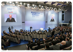 Prime Minister Vladimir Putin attends United Russia’s interregional conference held in the Siberian Federal District to discuss Siberia’s socio-economic development strategy through 2020 and plans for 2010-2012|9 april, 2010|12:58