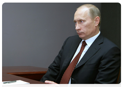 Prime Minister Vladimir Putin with Novosibirsk Governor Viktor Tolokonsky|9 april, 2010|16:43