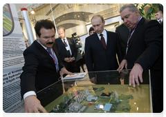 Prime Minister Vladimir Putin at an exhibition of projects in Siberian regions|9 april, 2010|18:48