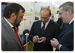 Prime Minister Vladimir Putin at an exhibition of projects in Siberian regions|9 april, 2010|19:08