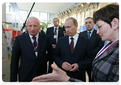 Prime Minister Vladimir Putin at an exhibition of projects in Siberian regions|9 april, 2010|19:08