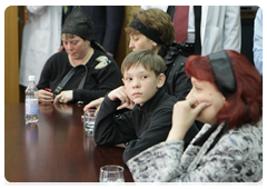 The families of miners killed in the Raspadskaya mine accident, in Novokuznetsk.|11 may, 2010|09:55