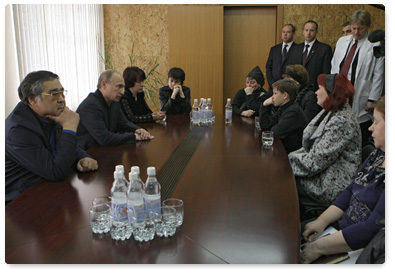 Prime Minister Vladimir Putin meets with relatives of miners, killed in an accident at Raspadskaya mine, Novokuznetsk