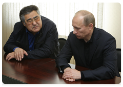 Prime Minister Vladimir Putin and Kemerovo Region Governor Aman Tuleyev meeting with the families of miners killed in the Raspadskaya mine accident, in Novokuznetsk|11 may, 2010|10:27