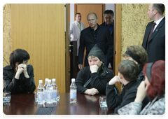 Prime Minister Vladimir Putin meets with relatives of miners, killed in an accident at Raspadskaya mine, Novokuznetsk|11 may, 2010|10:30