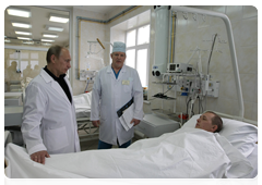 Председатель Правительства Российской Федерации В.В.Путин посетил больницу, в которой находятся на лечении горняки из Междуреченска, пострадавшие при аварии|11 мая, 2010|10:49