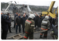 Председатель Правительства Российской Федерации В.В.Путин побывал на шахте «Распадская» в Междуреченске, где 8 мая произошла авария|11 мая, 2010|11:29