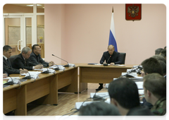 Prime Minister Vladimir Putin chairing a meeting in Mezhdurechesk, Kemerovo Region, on Raspadskaya coal mine accident|11 may, 2010|12:30